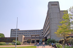 entrée de l'hôpital Nord Laennec entrée de l'hôpital Nord Laennec