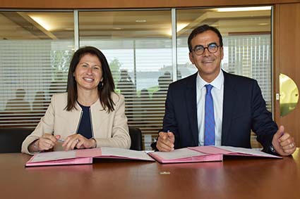  Emmanuelle Quiles, PDG Janssen France et Philippe Sudreau, directeur général du CHU de Nantes