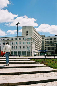 L'entrée principale de l'hôtel-Dieu