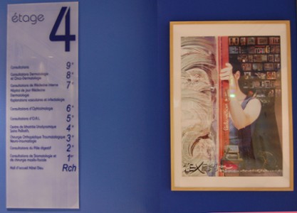Affiche de l'exposition permanente d'art postal, don de l'association Artéchéri au CHU de Nantes - visible au 4e étage aile nord de l'hôtel-Dieu